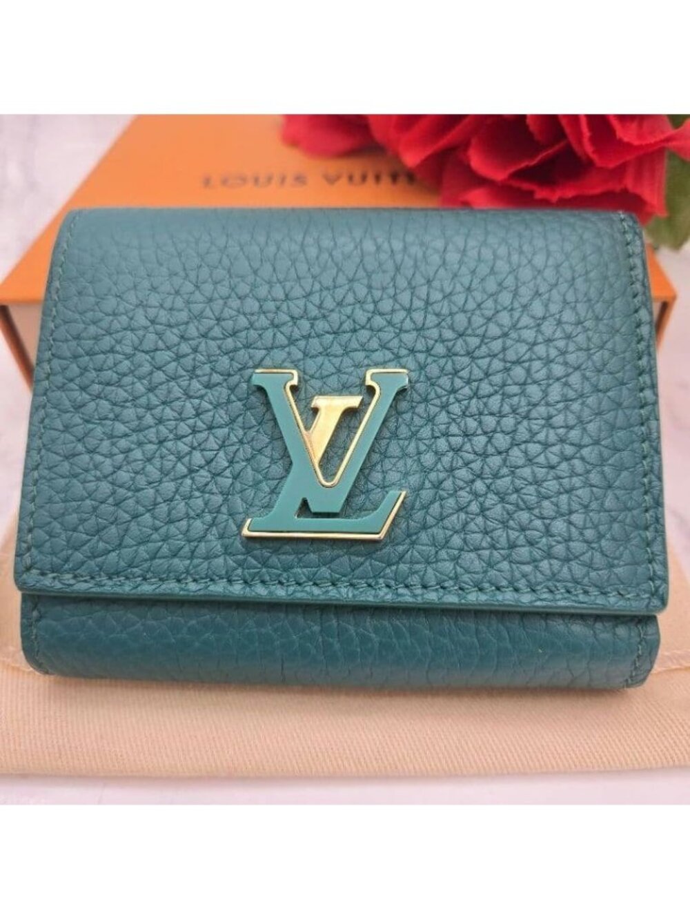 Louis Vuitton Portefeuille Capucines Tiny Fold Wallet